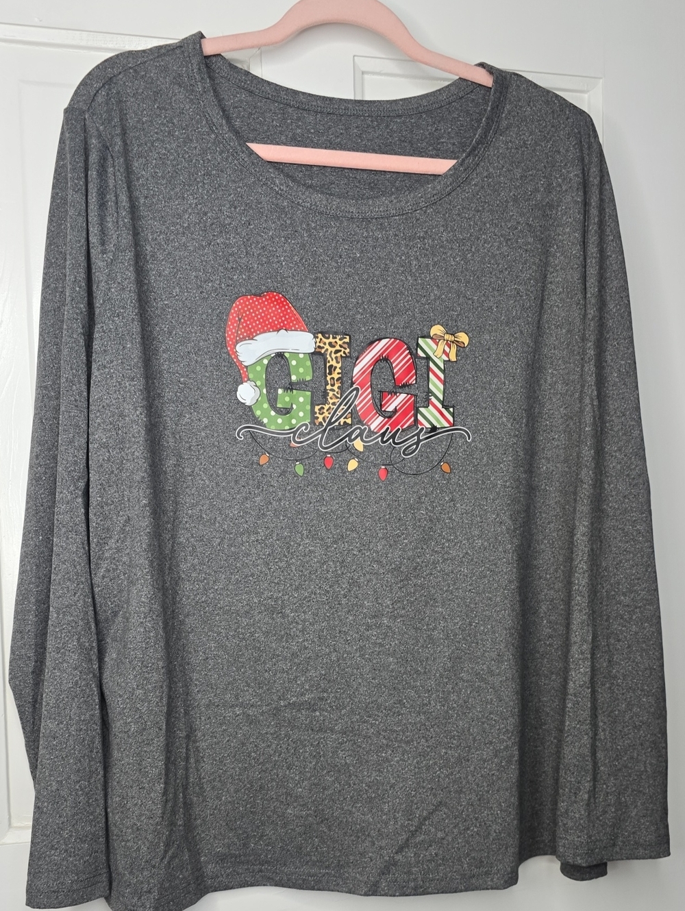 Women's Gray Long-Sleeve 'Gigi Claus' Graphic Tee